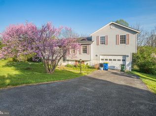 253 Vegas Dr, Hanover, PA 17331