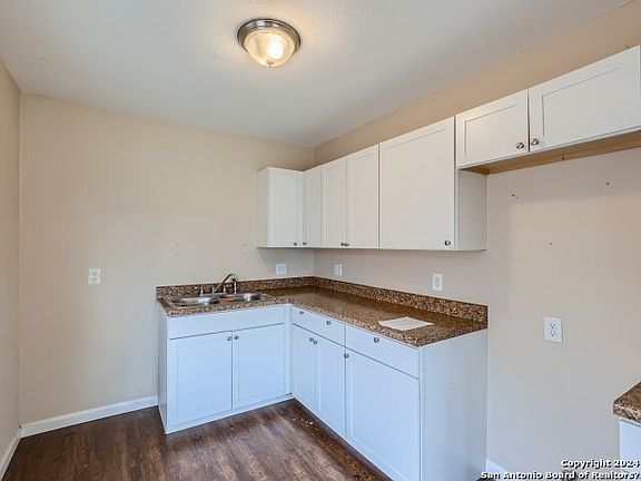 4th image of 215 DORRIS ST