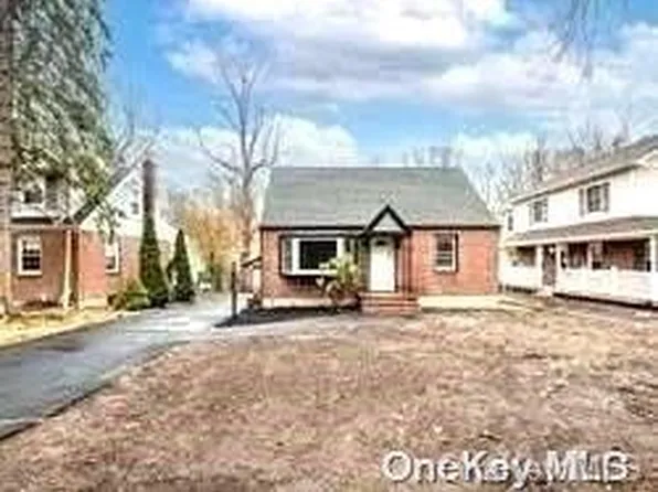 245 Vernon Valley Road, Northport, NY 11768