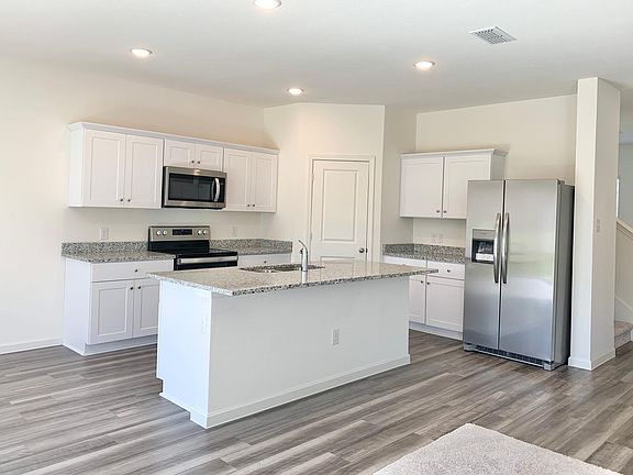 5th image of 709 Cedar Elm Dr