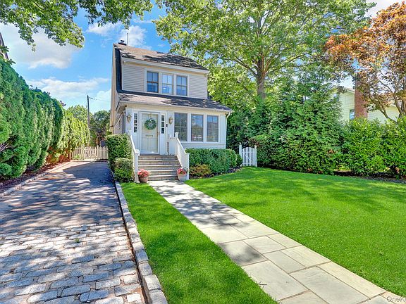 4th image of 65 Roxbury Road