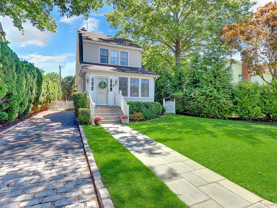 65 Roxbury Rd Garden City NY | Zillow