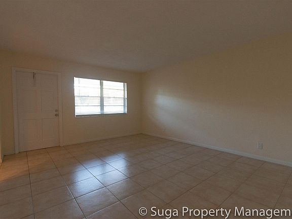3rd image of 130 SE 14th Ave APT 5