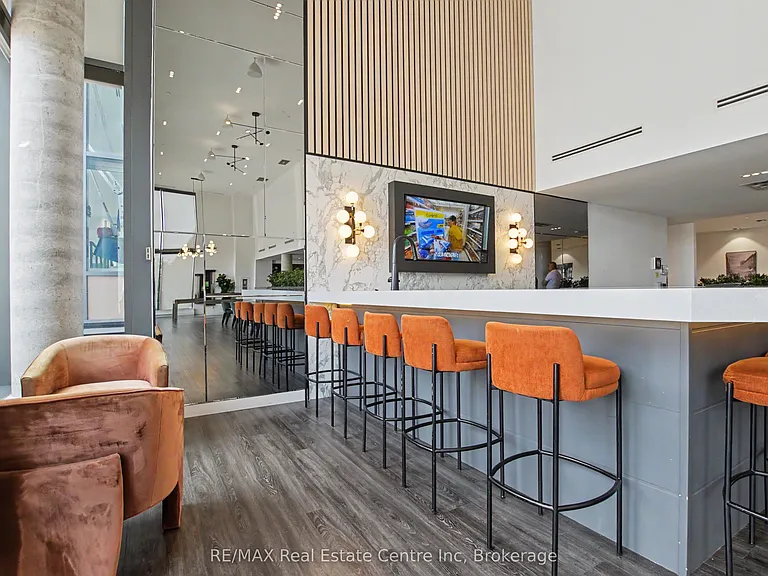 15 Wellington St S #2214 — Photo 30