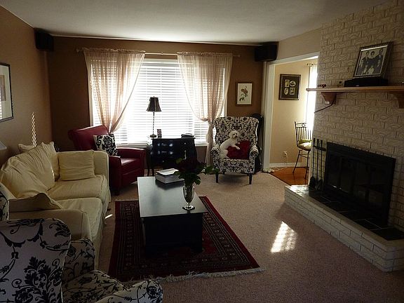 Living Room/Fireplace