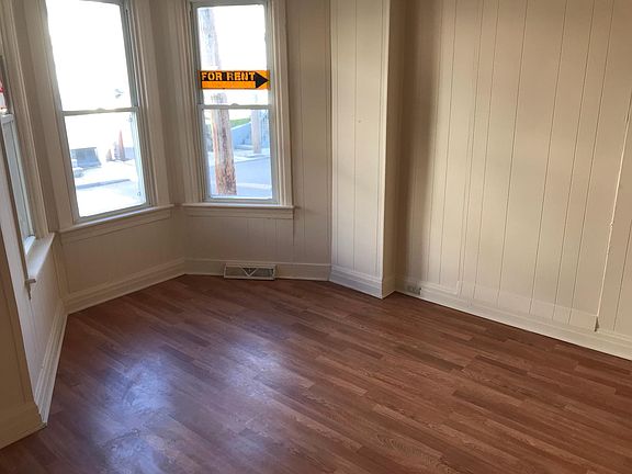 4th image of 19 E Lee St