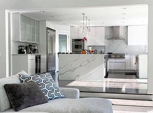 1644 Sunset Ridge Rd, Northbrook, IL 60062