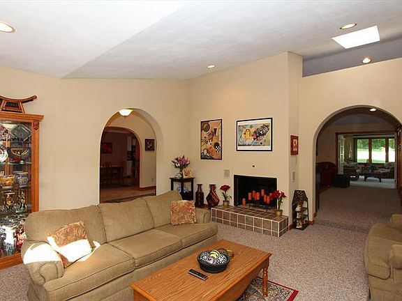 5th image of 3344 Southfield Dr