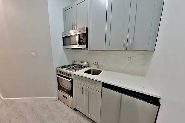 Rented by REAL New York | media 3