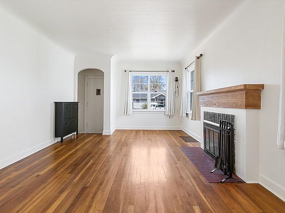 3rd image of 2215 W Carlisle Ave