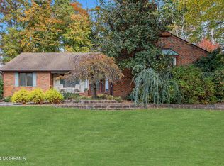 32 Timber Ln, Manalapan, NJ 07726