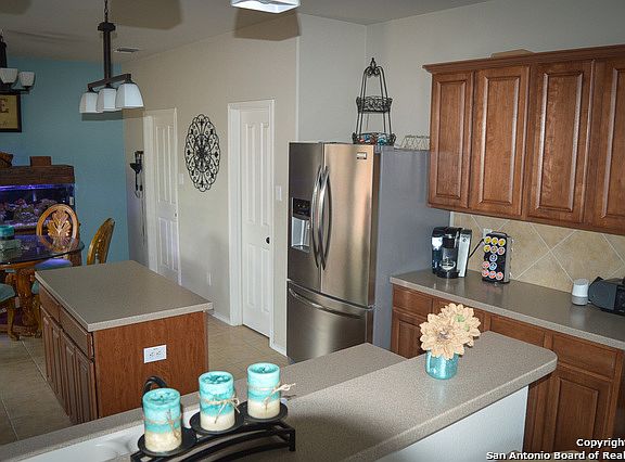 4th image of 734 Park Point