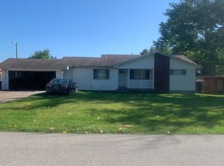 718 Crestview Dr, Greenfield, TN 38230