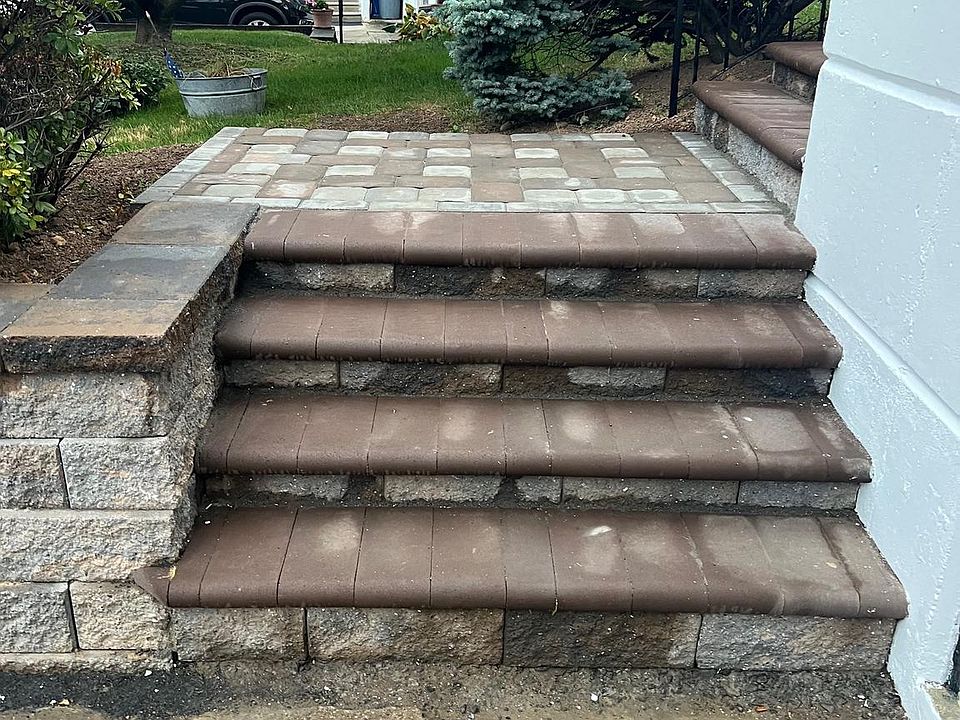 2nd image of 360 Gardner St