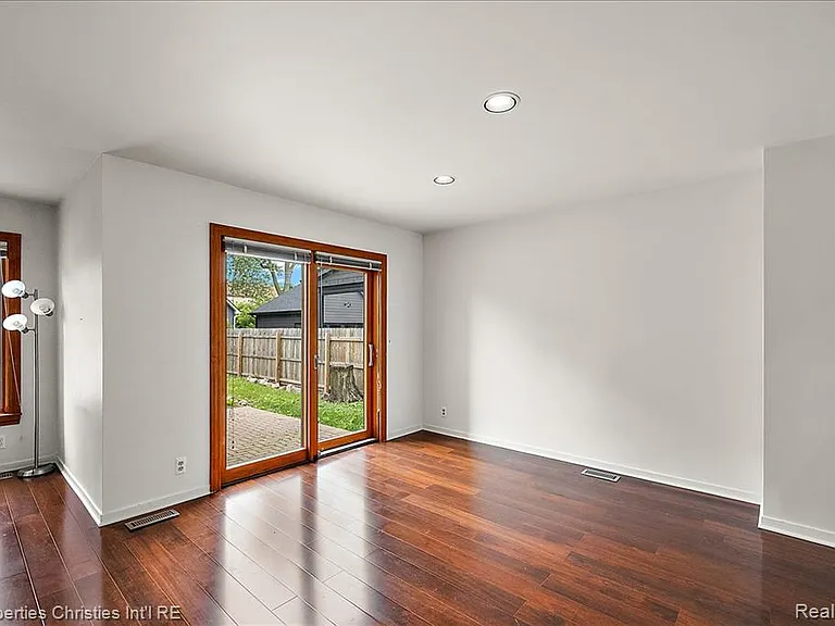 2635 Dorchester Rd — Photo 13
