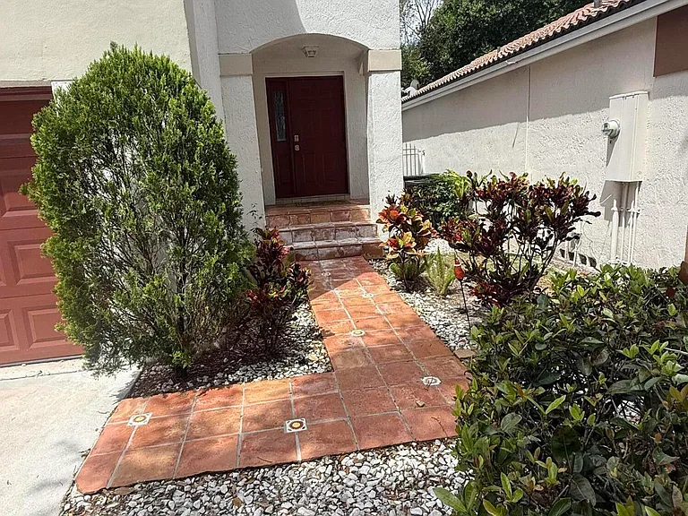 5813 Eagle Cay Ln — Photo 2