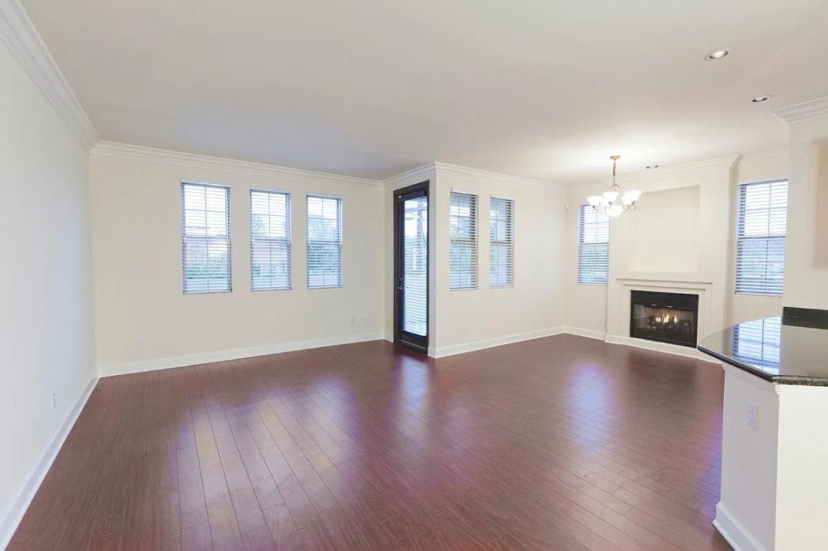 2 bed, 1420 sqft, $3,695 — Photo 2