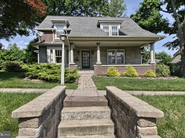 215 Hillside Rd, Harrisburg, PA 17104
