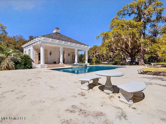 5th image of 922 S Beach Blvd