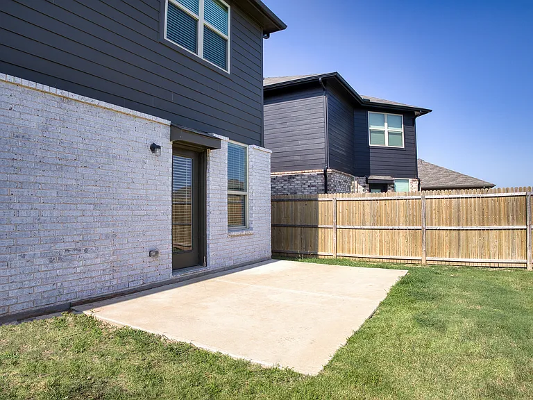 944 Ravenwood Ln — Photo 49