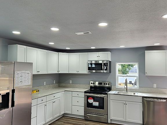 2nd image of 636 E 16th St