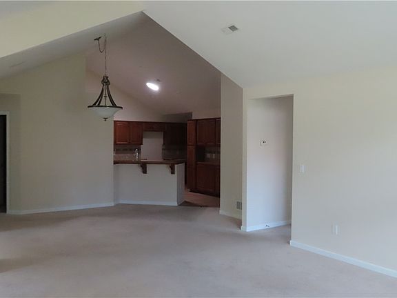 3rd image of 3916 Coventry Ln
