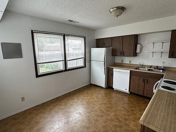 3rd image of 2510 Leeper Dr #A