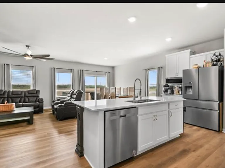 9007 Alexandra Rd — Photo 3