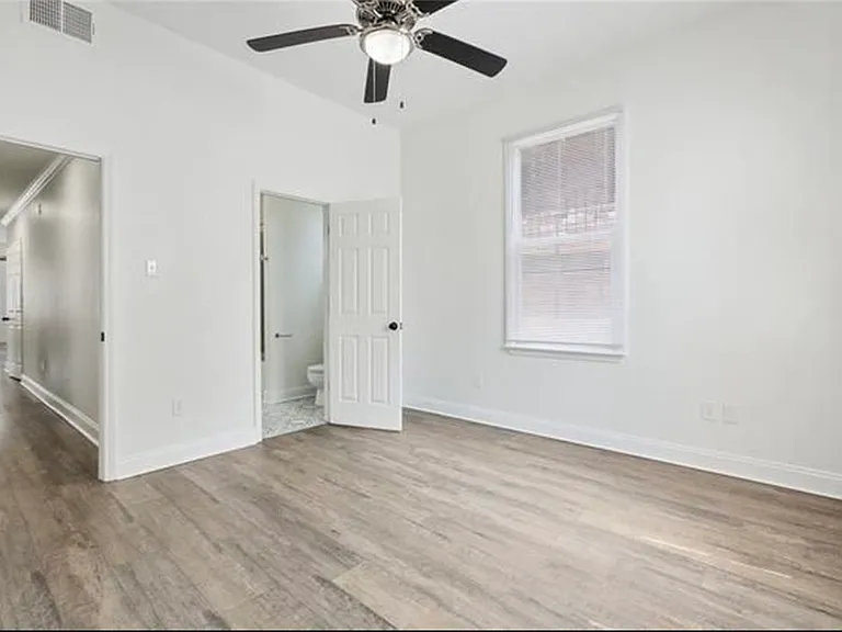 2322 Chippewa St — Photo 9