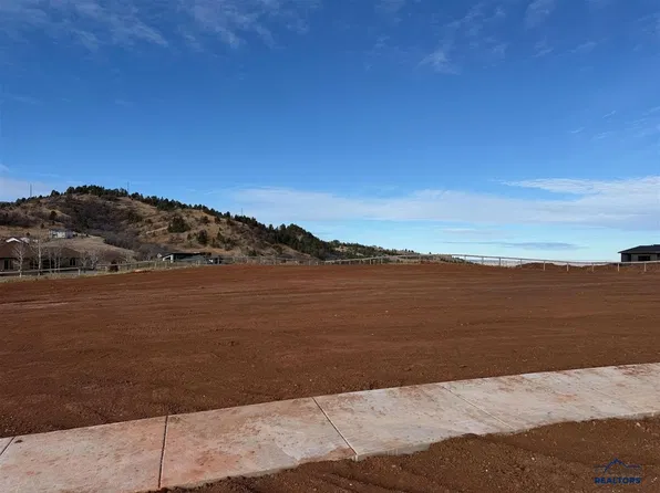 2708 SW Eetclover Cir, Spearfish, SD 57783
