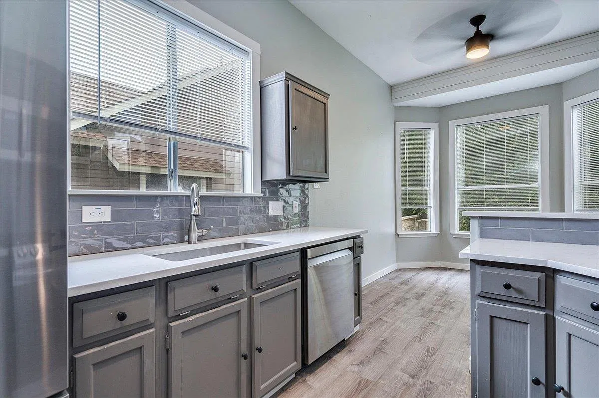 2 bed, 2.0 bath, 1092 sqft, $1,795 — Photo 3