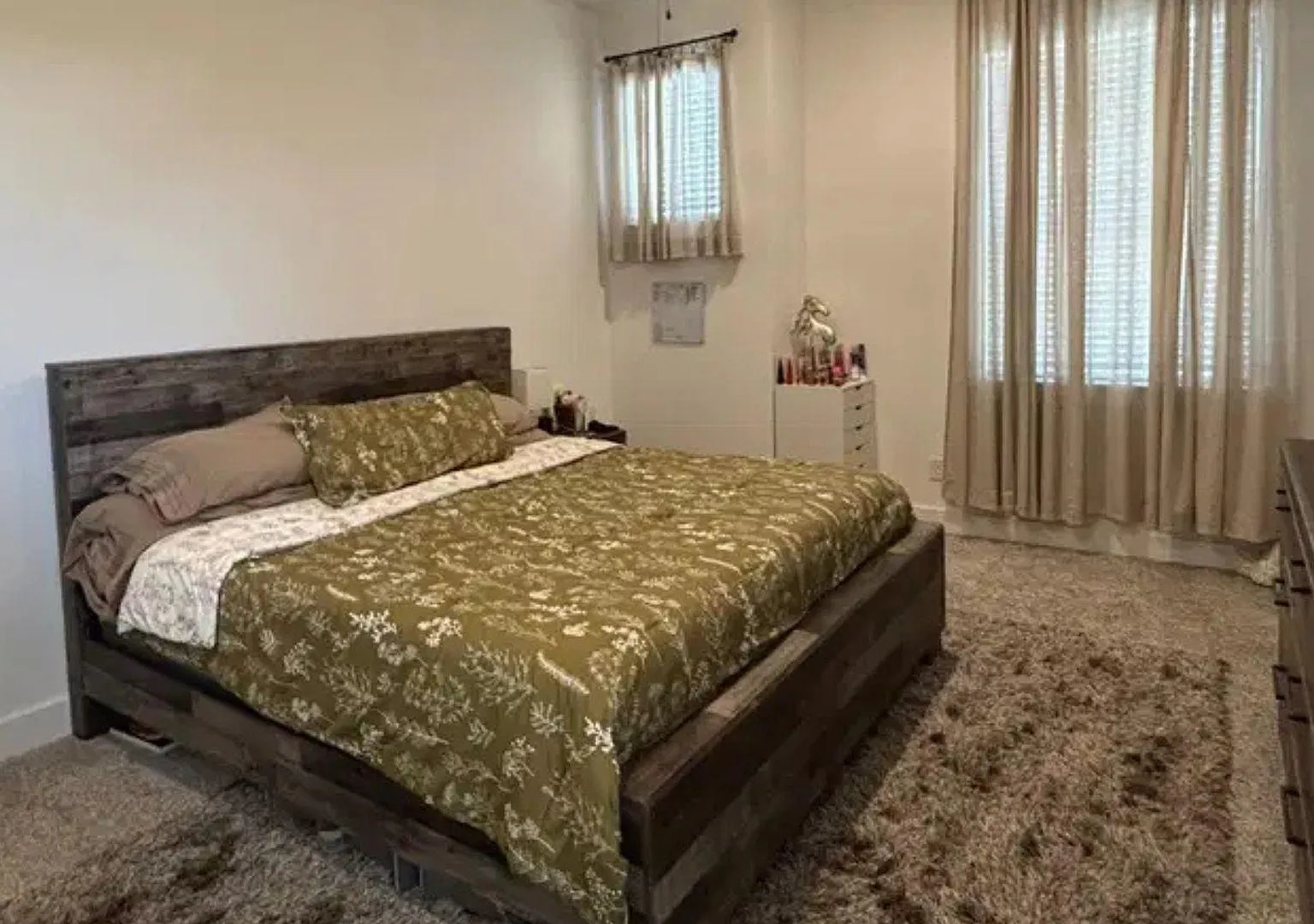 3 bed, 1.0 bath, 1900 sqft, $1,707 — Photo 1