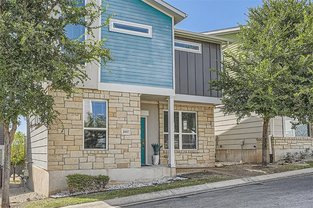 2 bed, 2.5 bath, 1220 sqft, $2,400 — Photo 2