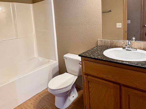 3rd image of 1214 Hanson Cir #1214