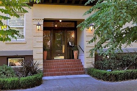 Exterior Photo 1