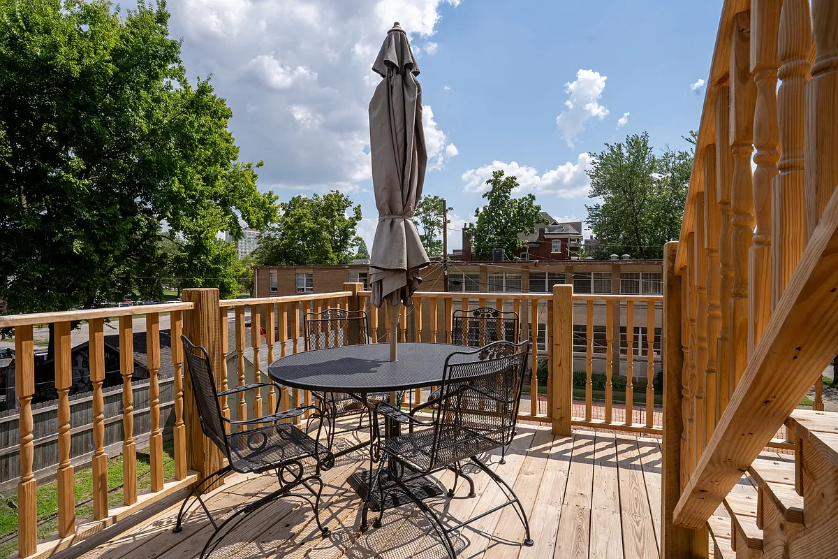 2nd floor deck - 1101 Garvin Pl #1