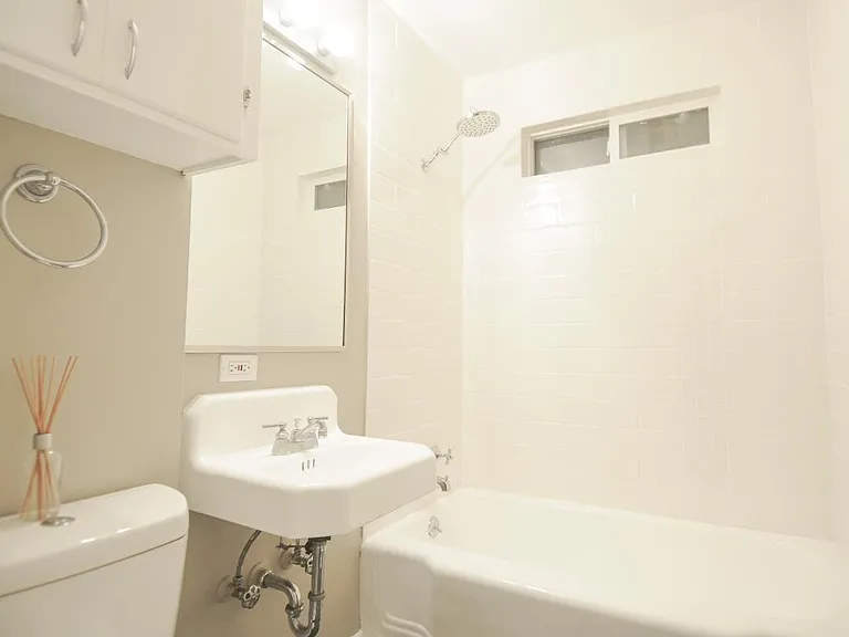 5436 California Ave SW — Photo 9