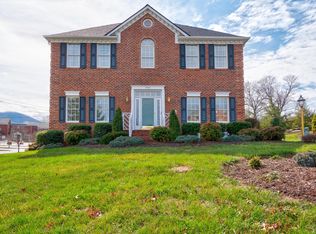 5002 Williamsburg Ct, Roanoke, VA 24018