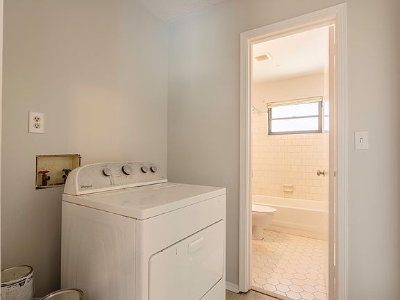 4th image of 213 Bobbie Ct