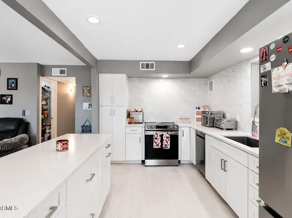 2209 N RECKER Road, Mesa, AZ 85215