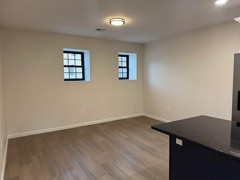 188 Heckel St #1 — Photo 4
