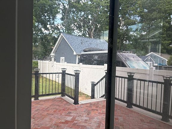 4th image of 1357 Marlborough Ave
