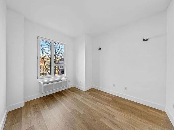 4th image of 35 Oakland Pl #2R