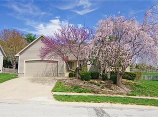 2104 NE Scarborough Ct, Blue Springs, MO 64014
