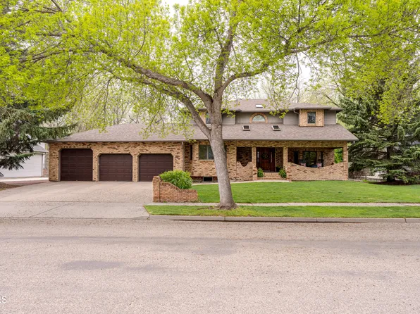 800 Munich Dr, Bismarck, ND 58504