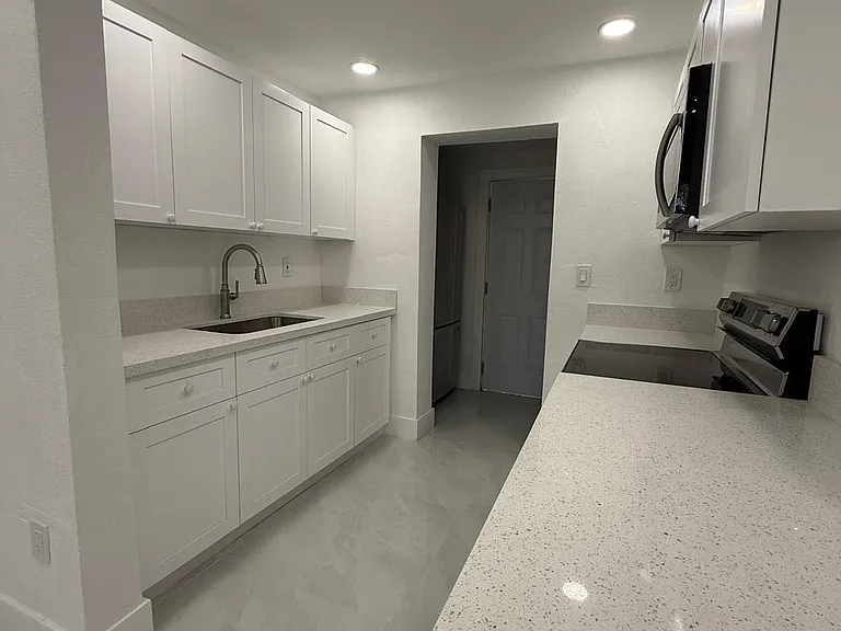 4400 SW 36th St — Photo 5