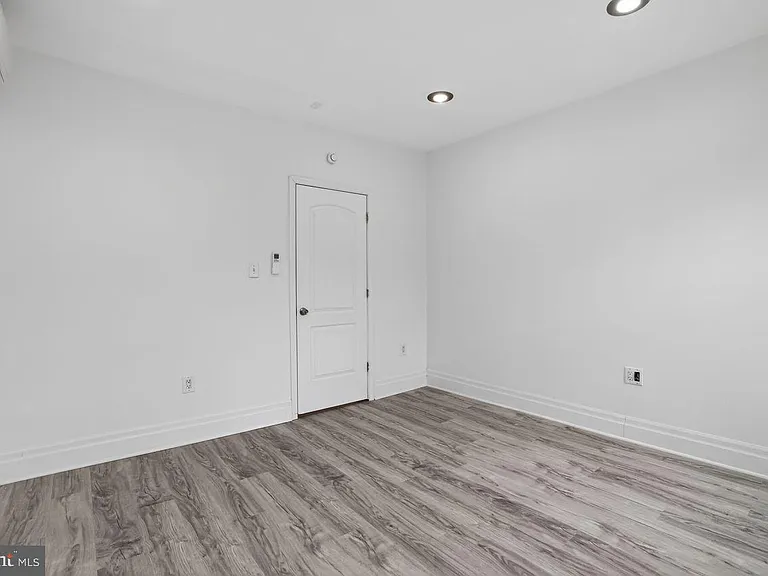 1302 N Dover St — Photo 15