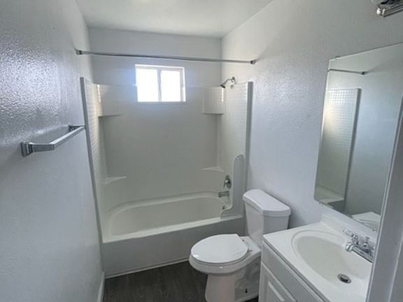 3rd image of 148 Taft Ave APT 9