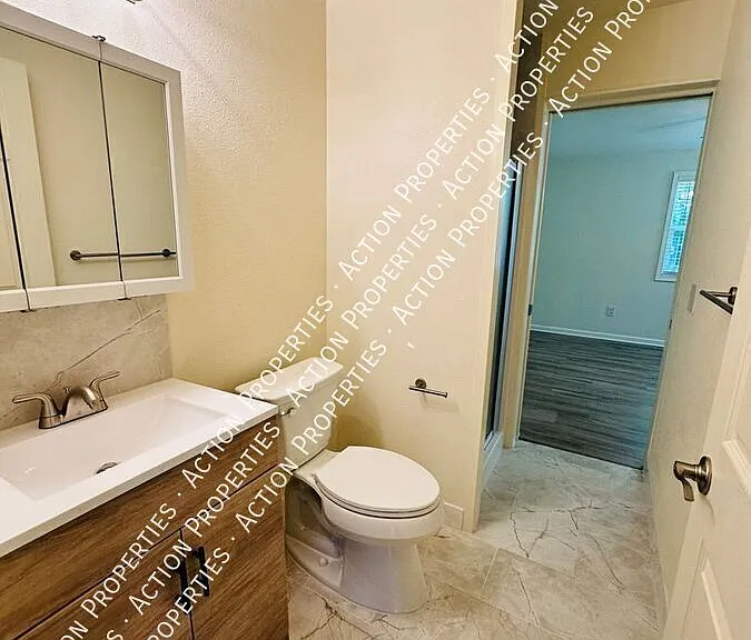102 Saint Charles St W #1 — Photo 5