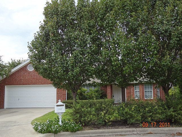1st image of 1048 Memorial Cir